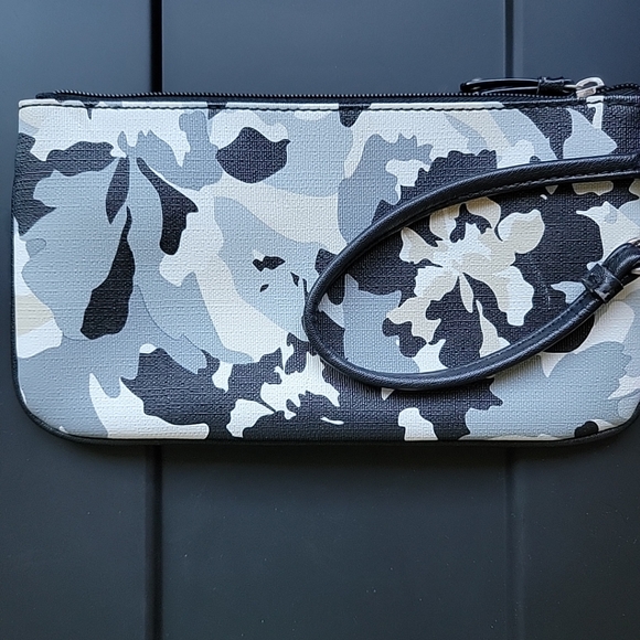 Nine West Studded Floral Design Logo Wristlet Wallet Black Blue & White - Picture 2 of 8